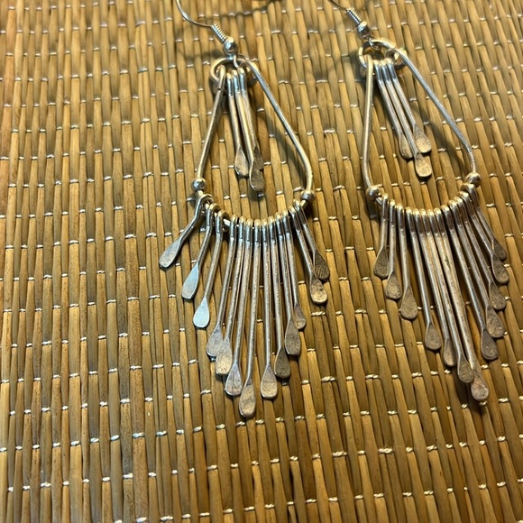 Elegant Silvery Dangle Earrings - Picture 6 of 8